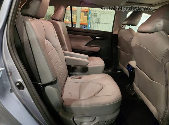 5TDHZRBH4LS020608 2020 TOYOTA HIGHLANDER Синий Вид задней части салона