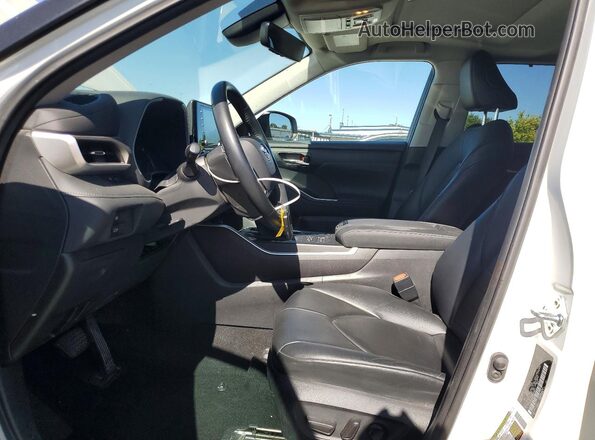 5TDHZRBH4MS538011 2021 TOYOTA HIGHLANDER White 