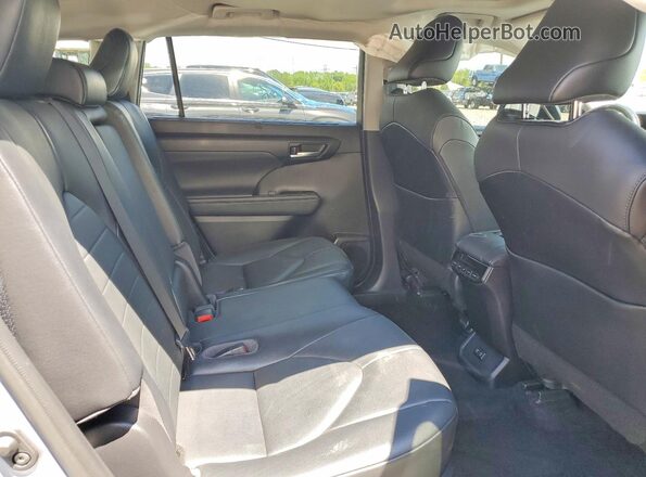 5TDHZRBH7LS046510 2020 TOYOTA HIGHLANDER Silver Rear seats view