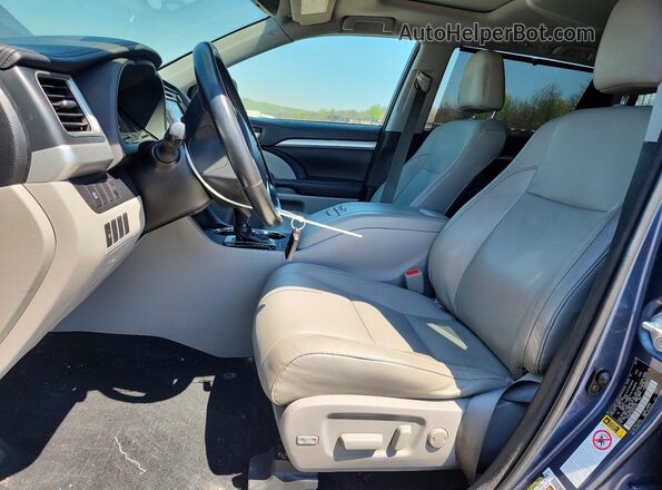 5TDJGRFH0HS032148 2017 TOYOTA HIGHLANDER Blue Вид салону спереду