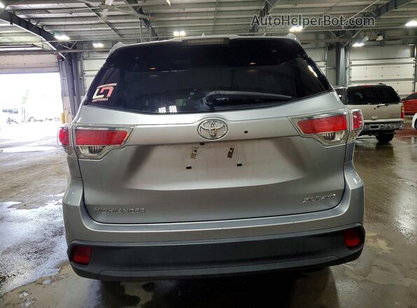 5TDJKRFH2GS305748 2016 TOYOTA HIGHLANDER Silver Вид ззаду