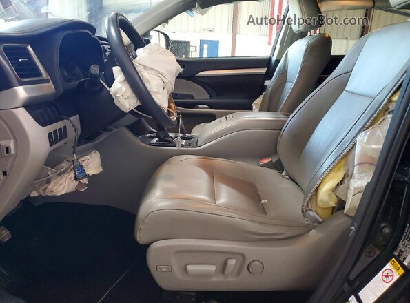 5TDJKRFHXGS246982 2016 TOYOTA HIGHLANDER Черный Вид салона спереди