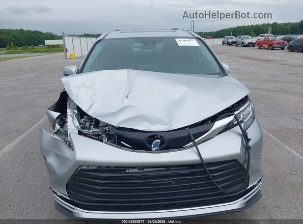 5TDJRKEC2NS104910 2022 TOYOTA SIENNA Silver Widok z przodu