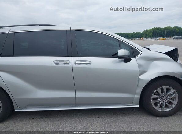 5TDJRKEC2NS104910 2022 TOYOTA SIENNA Silver Widok wnętrza z tyłu