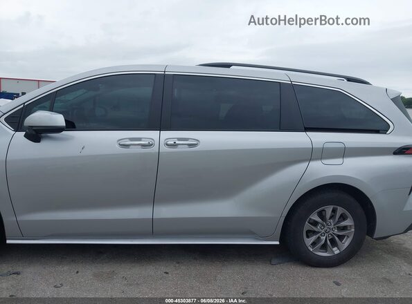 5TDJRKEC2NS104910 2022 TOYOTA SIENNA Silver Widok wnętrza 360 stopni