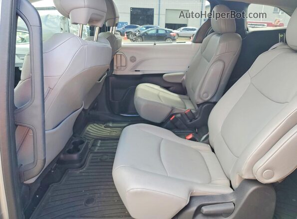 5TDJRKEC4SS261320 2025 TOYOTA SIENNA Серебряный Вид задней части салона