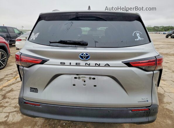 5TDJRKEC5MS020112 2021 TOYOTA SIENNA Silver Вид ззаду