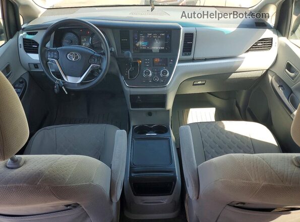 5TDJZ3DC0HS186762 2017 TOYOTA SIENNA Silver Widok deski rozdzielczej
