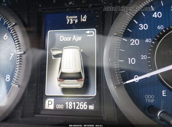 5TDJZ3DC0JS189425 2018 TOYOTA SIENNA Silver Rear seats view