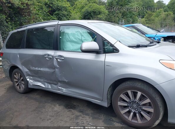 5TDJZ3DC0JS189425 2018 TOYOTA SIENNA Silver Rear interior view