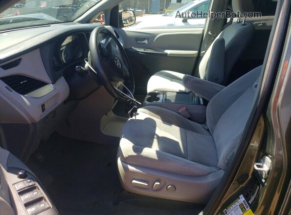 5TDJZ3DC1JS193256 2018 TOYOTA SIENNA Green Vista interior delantera
