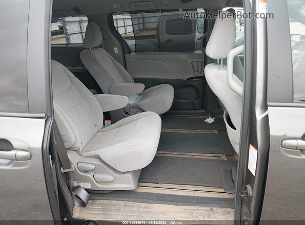 5TDJZ3DC5HS149979 2017 TOYOTA SIENNA Silver Widok naklejki z numerem VIN