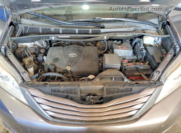 5TDJZ3DC6HS178309 2017 TOYOTA SIENNA Gray ძრავის განყოფილების ხედი