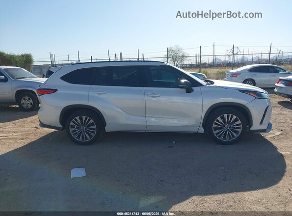 5TDJZRAH0MS045493 2021 TOYOTA HIGHLANDER White Вид задньої частини салону