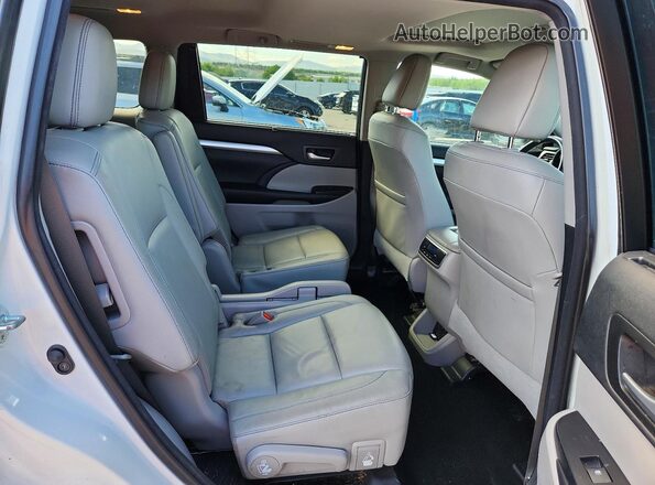 5TDJZRFH0HS382731 2017 TOYOTA HIGHLANDER White Вид задньої частини салону