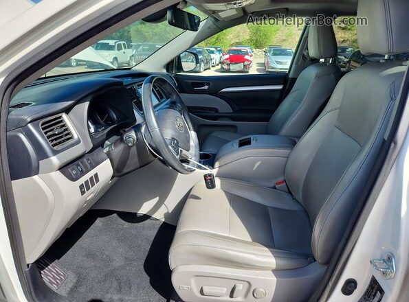 5TDJZRFH0HS382731 2017 TOYOTA HIGHLANDER White Вид салону спереду