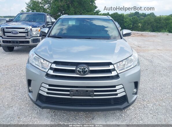 5TDJZRFH0HS442748 2017 TOYOTA HIGHLANDER Silver Instrument cluster view