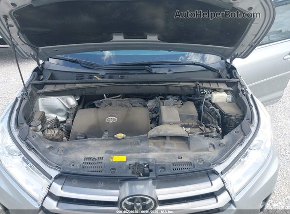 5TDJZRFH0HS442748 2017 TOYOTA HIGHLANDER Silver Rear view