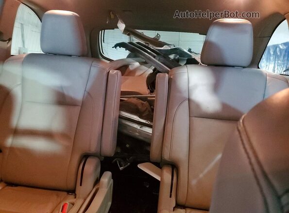 5TDJZRFH0HS518825 2017 TOYOTA HIGHLANDER White Rear seats view