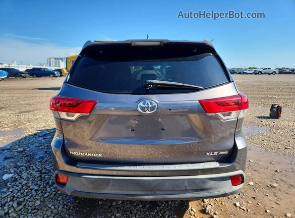 5TDJZRFH1JS899171 2018 TOYOTA HIGHLANDER Gray Rear view