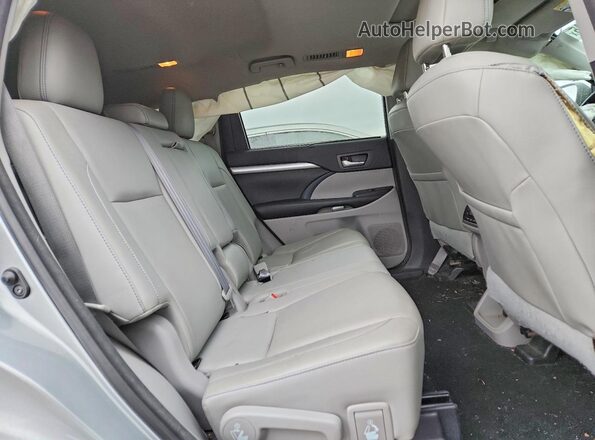 5TDJZRFH2HS367146 2017 TOYOTA HIGHLANDER Silver Vista interior trasera