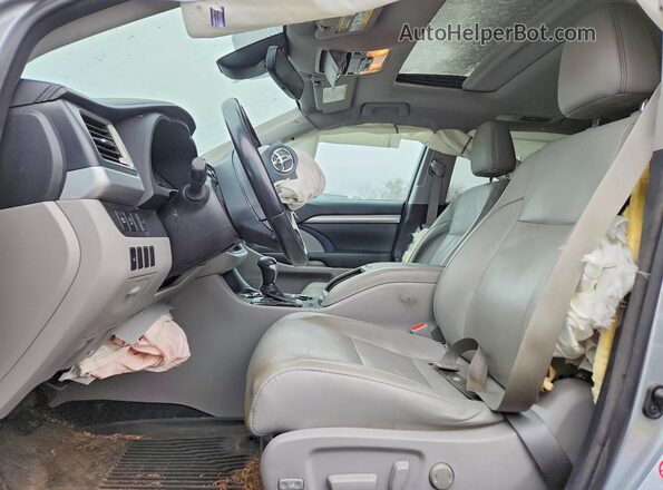 5TDJZRFH2HS367146 2017 TOYOTA HIGHLANDER Silver Vista interior delantera