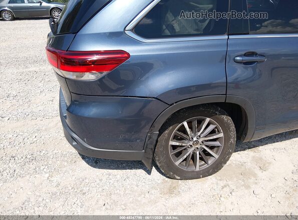5TDJZRFH2HS406429 2017 TOYOTA HIGHLANDER Blue Вид спереду
