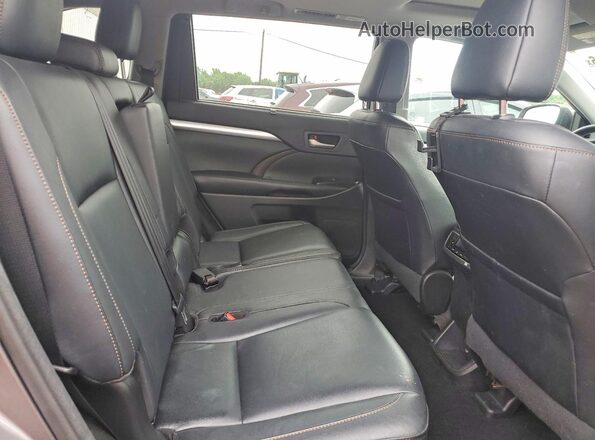 5TDJZRFH2HS456991 2017 TOYOTA HIGHLANDER Silver Vista interior trasera