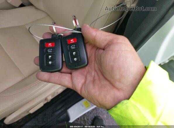 5TDJZRFH2HS515716 2017 TOYOTA HIGHLANDER Белый Вид панели приборов