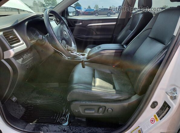 5TDJZRFH2JS543117 2018 TOYOTA HIGHLANDER White Widok wnętrza z przodu