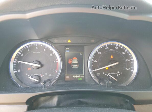 5TDJZRFH2JS813592 2018 TOYOTA HIGHLANDER White Instrument cluster view