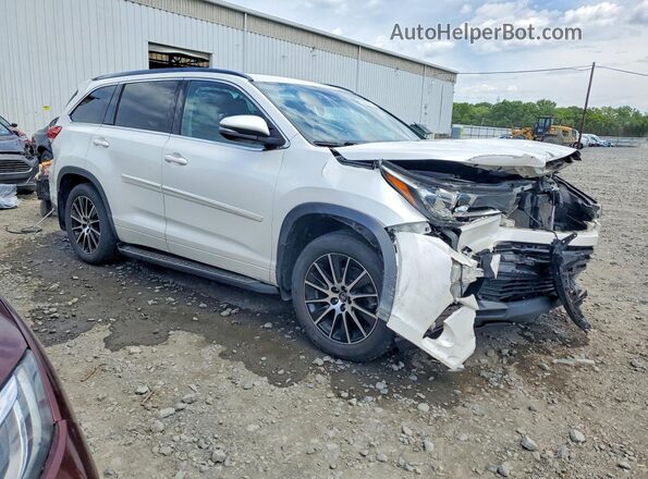 5TDJZRFH2JS817139 2018 TOYOTA HIGHLANDER White Front right
