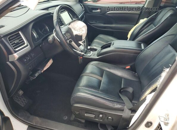 5TDJZRFH2JS817139 2018 TOYOTA HIGHLANDER White Front interior view