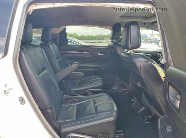 5TDJZRFH2JS817139 2018 TOYOTA HIGHLANDER White Rear interior view