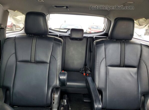 5TDJZRFH2JS817139 2018 TOYOTA HIGHLANDER White Rear seats view