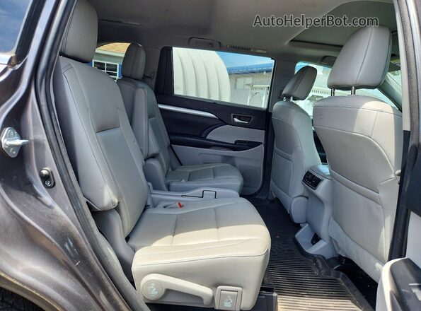 5TDJZRFH2JS848164 2018 TOYOTA HIGHLANDER Silver Rear interior view