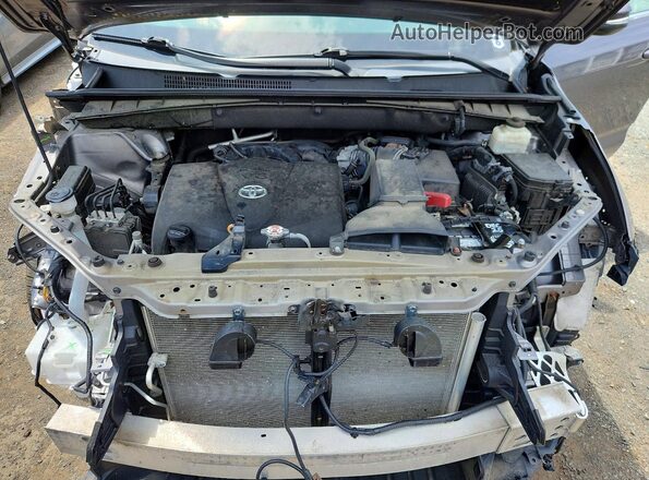 5TDJZRFH2JS848164 2018 TOYOTA HIGHLANDER Silver Engine compartment view