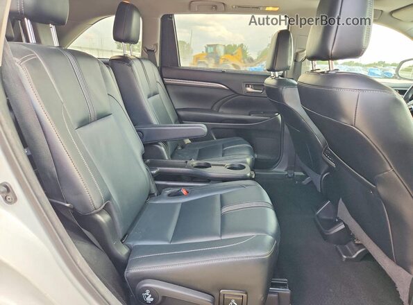 5TDJZRFH3HS478983 2017 TOYOTA HIGHLANDER White Սալոնի հետևի տեսք