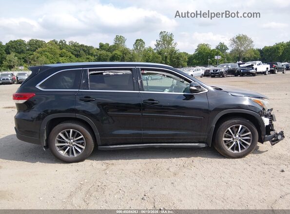 5TDJZRFH3JS835097 2018 TOYOTA HIGHLANDER Black Вид задньої частини салону
