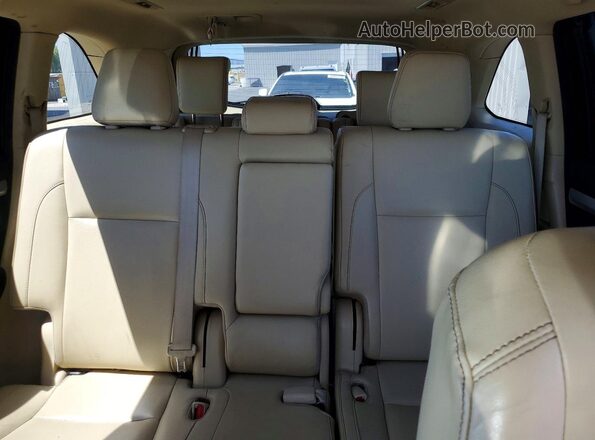 5TDJZRFH3JS879116 2018 TOYOTA HIGHLANDER Burgundy Rear seats view