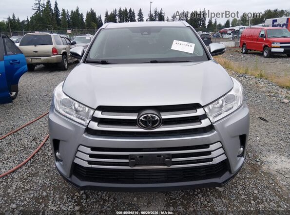 5TDJZRFH4HS413205 2017 TOYOTA HIGHLANDER Silver Սարքավորումների վահանակի տեսք