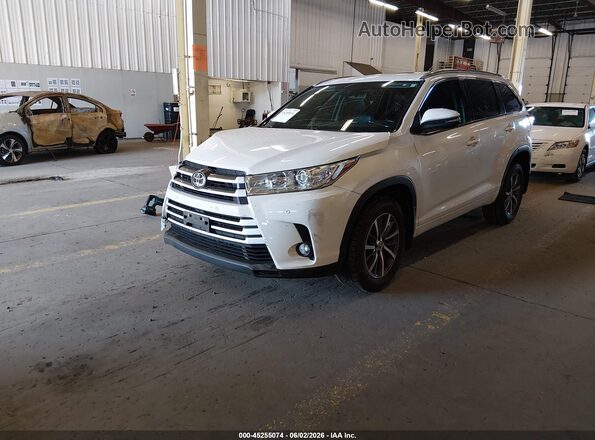 5TDJZRFH4JS529820 2018 TOYOTA HIGHLANDER White Front left
