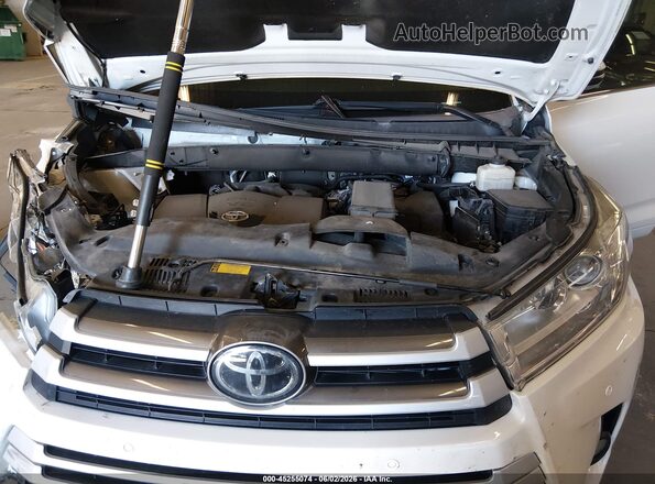 5TDJZRFH4JS529820 2018 TOYOTA HIGHLANDER White Rear view
