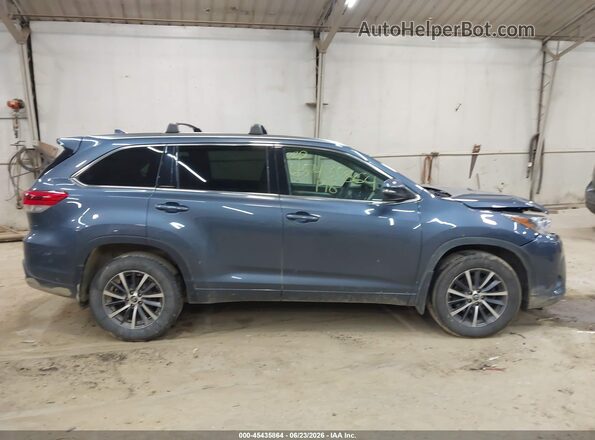 5TDJZRFH4JS801895 2018 TOYOTA HIGHLANDER Blue Vista interior trasera