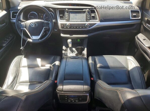 5TDJZRFH4JS828188 2018 TOYOTA HIGHLANDER Серебряный Вид панели приборов