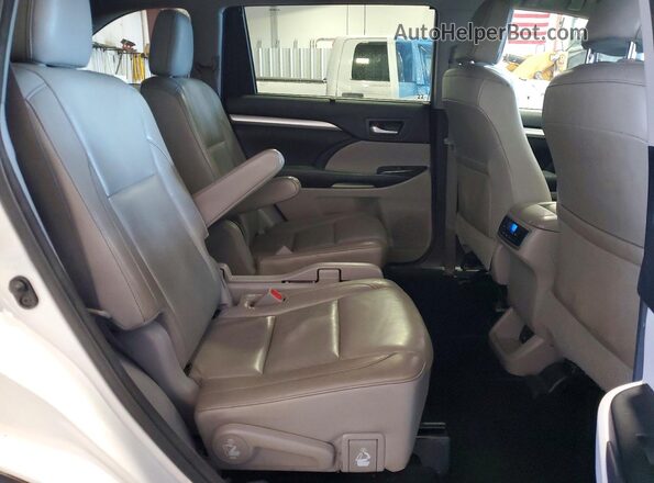 5TDJZRFH5HS509084 2017 TOYOTA HIGHLANDER White Вид задньої частини салону