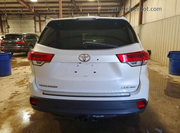 5TDJZRFH5HS509084 2017 TOYOTA HIGHLANDER White Вид ззаду