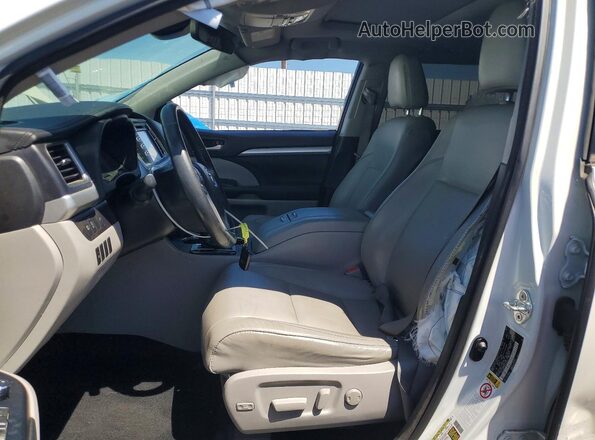 5TDJZRFH5HS514222 2017 TOYOTA HIGHLANDER White Front interior view