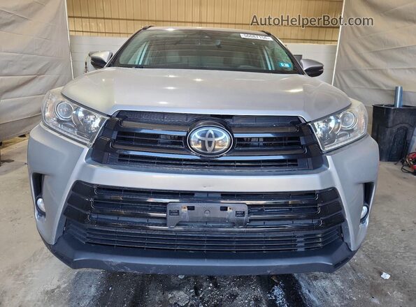 5TDJZRFH6JS495086 2018 TOYOTA HIGHLANDER Silver Widok z przodu