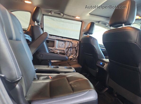 5TDJZRFH6JS495086 2018 TOYOTA HIGHLANDER Silver Widok wnętrza z tyłu